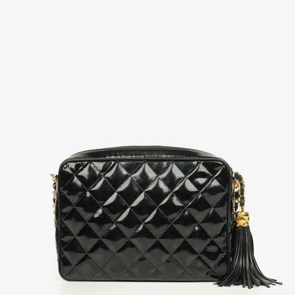 Chanel CC Camera Tassel Tasche aus schwarzem gestepptem Lackleder