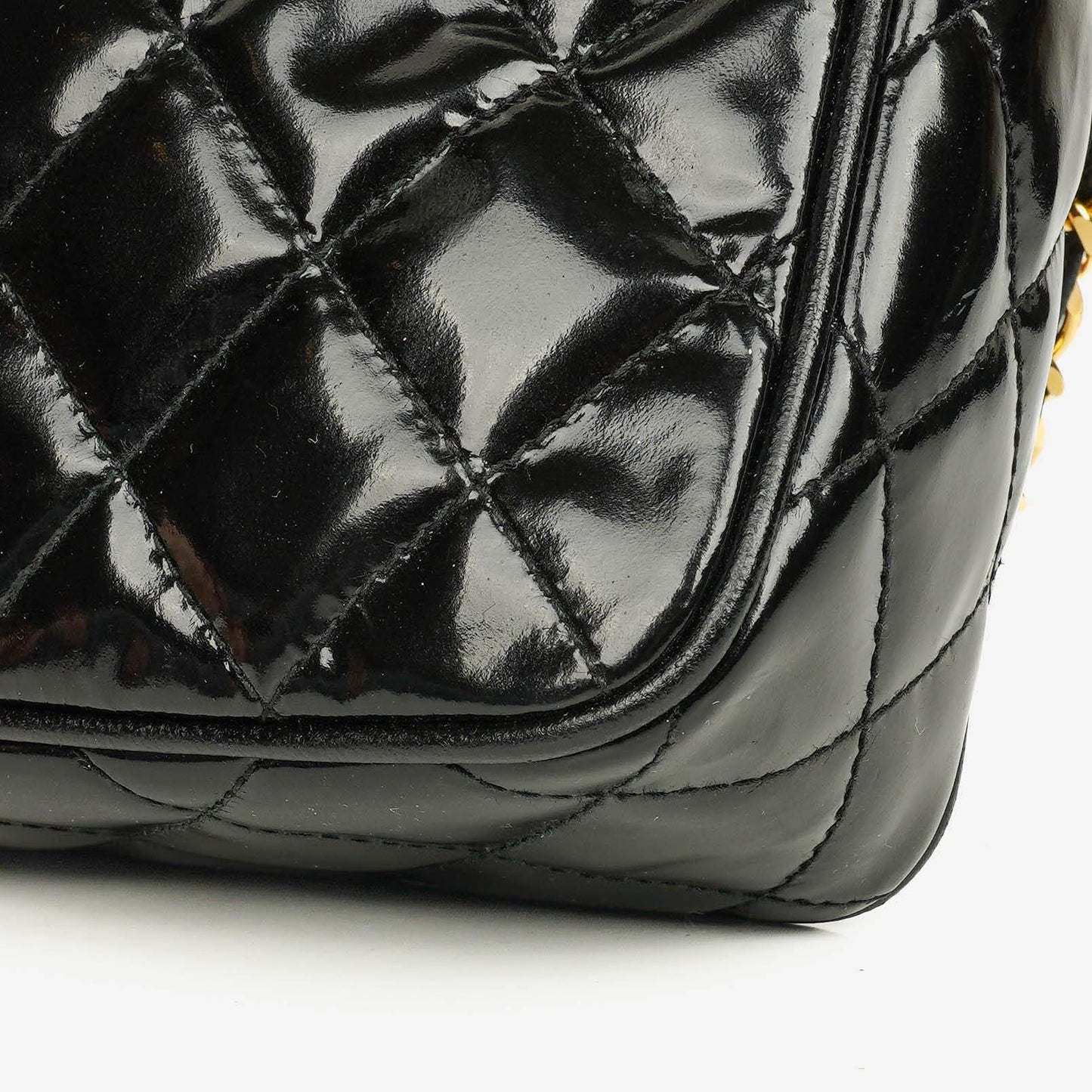 Chanel CC Camera Tassel Tasche aus schwarzem gestepptem Lackleder