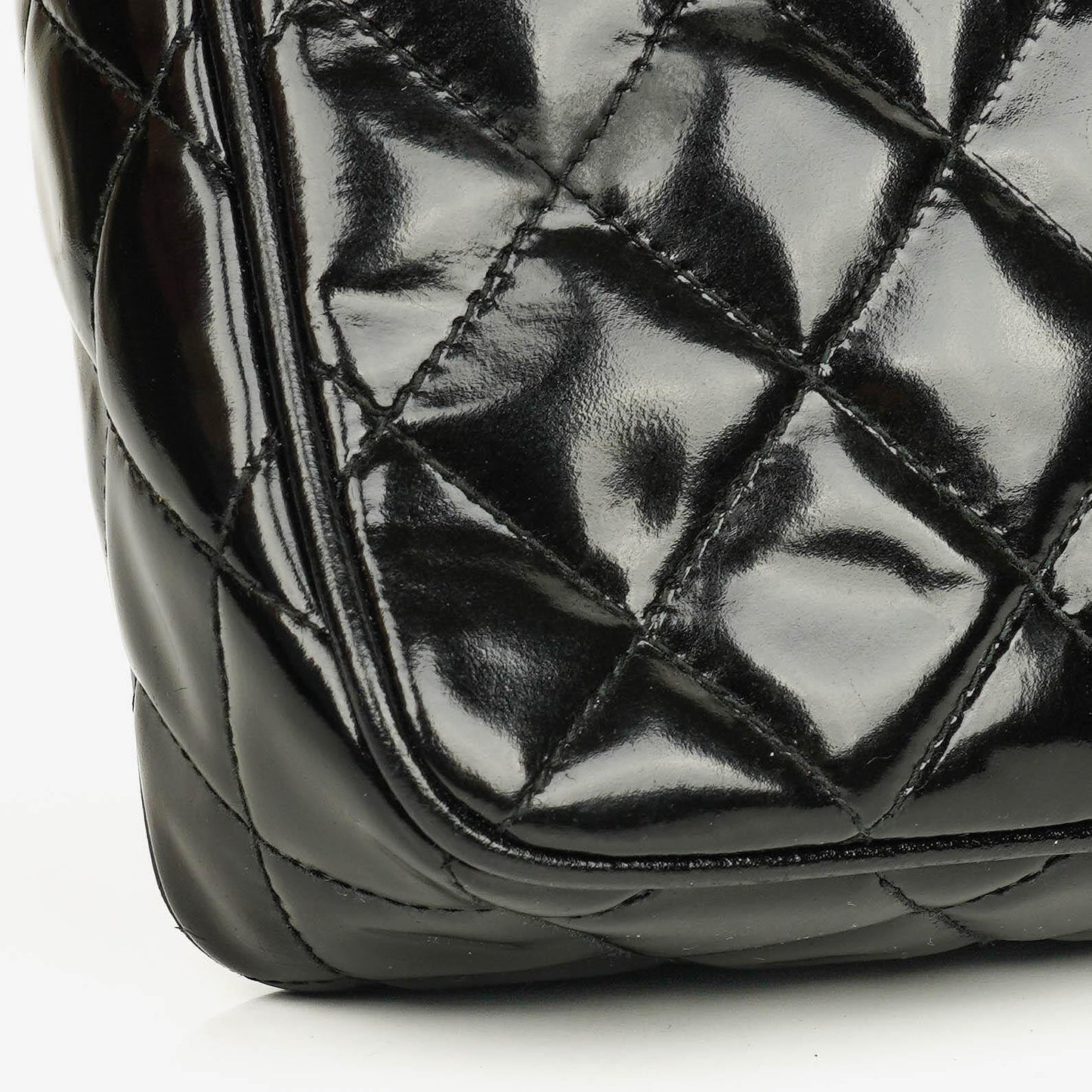 Chanel CC Camera Tassel Tasche aus schwarzem gestepptem Lackleder
