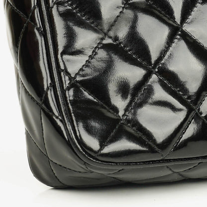Chanel CC Camera Tassel Tasche aus schwarzem gestepptem Lackleder