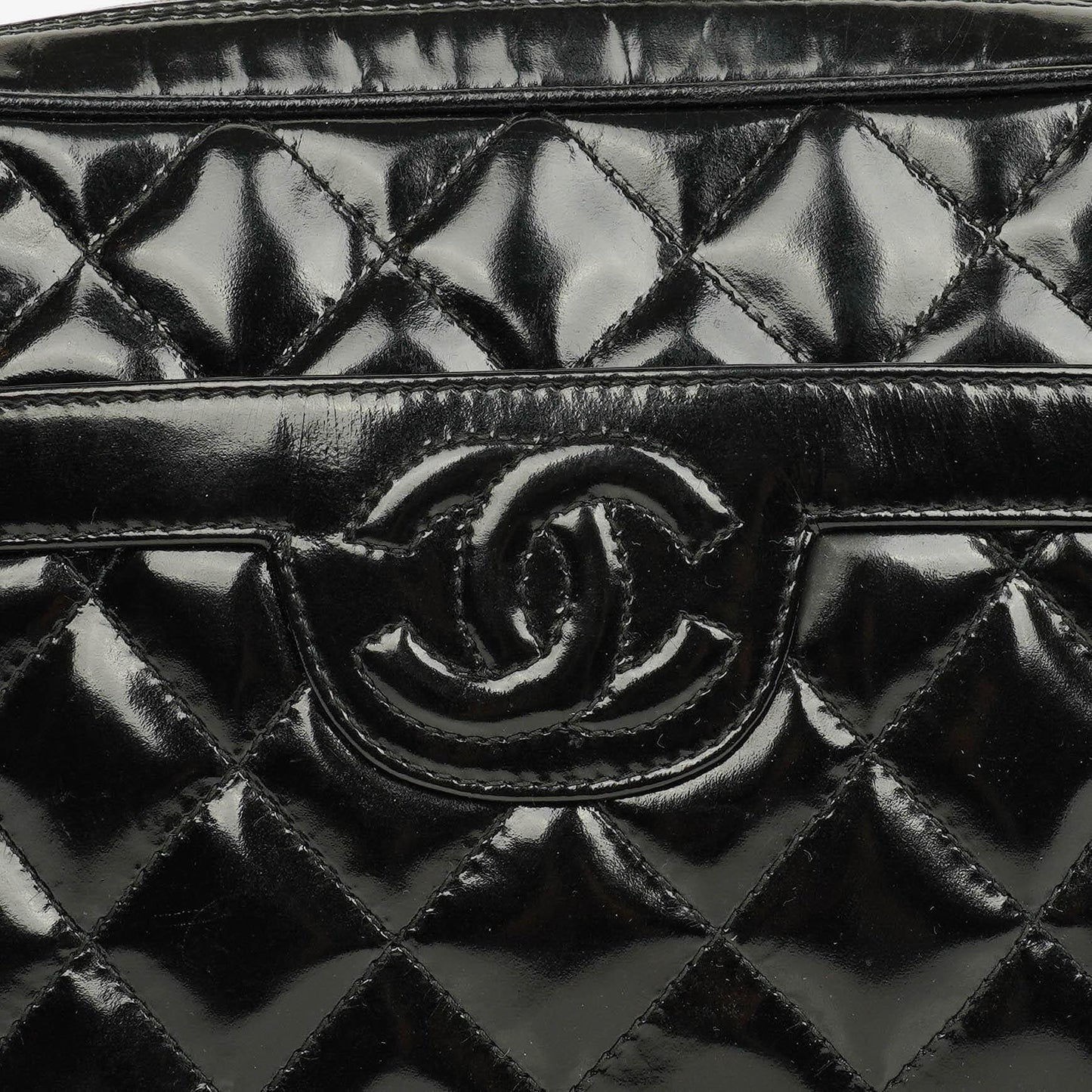 Chanel CC Camera Tassel Tasche aus schwarzem gestepptem Lackleder