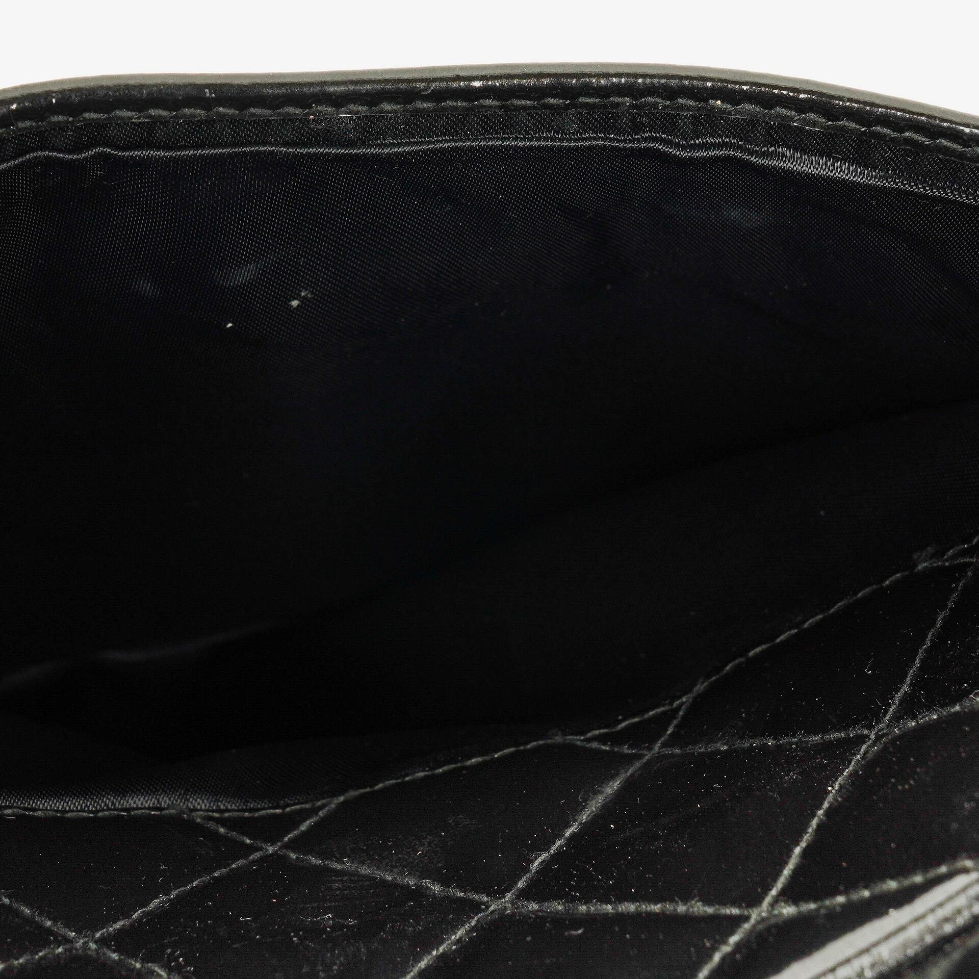 Chanel CC Camera Tassel Tasche aus schwarzem gestepptem Lackleder