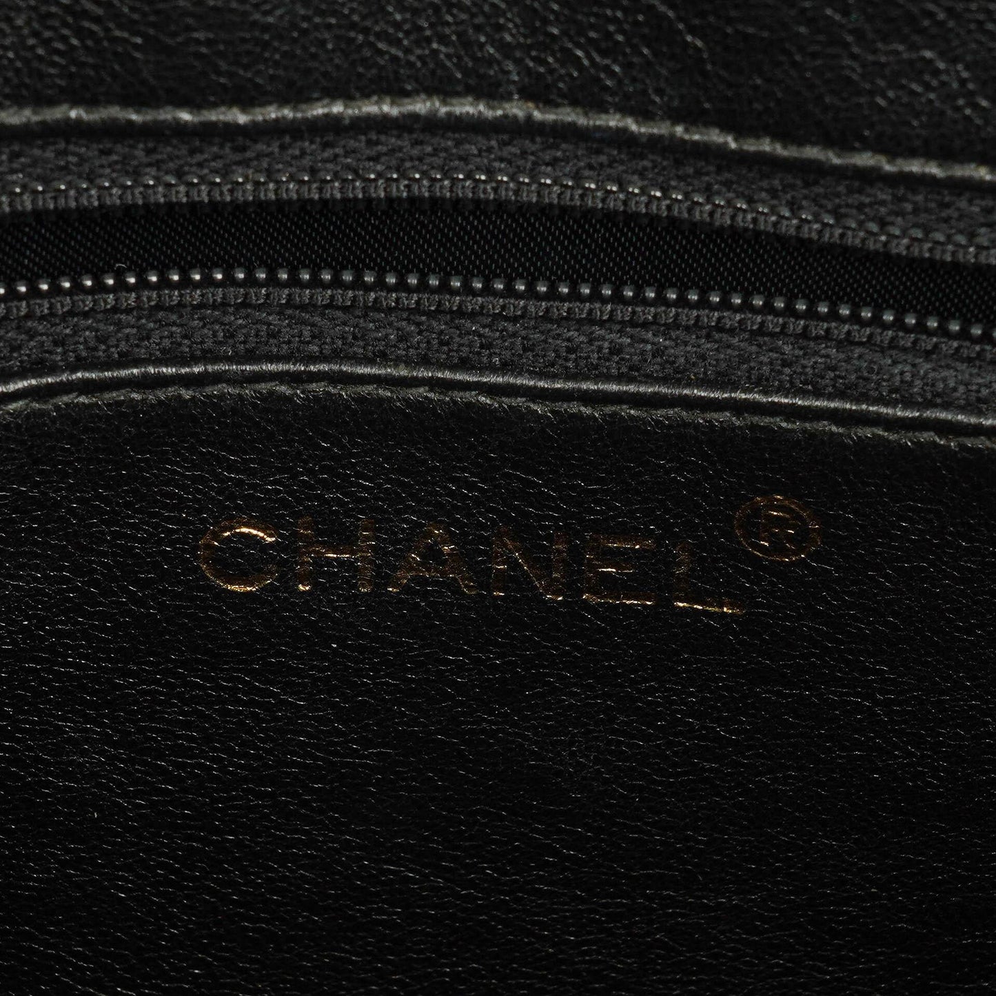 Chanel CC Camera Tassel Tasche aus schwarzem gestepptem Lackleder