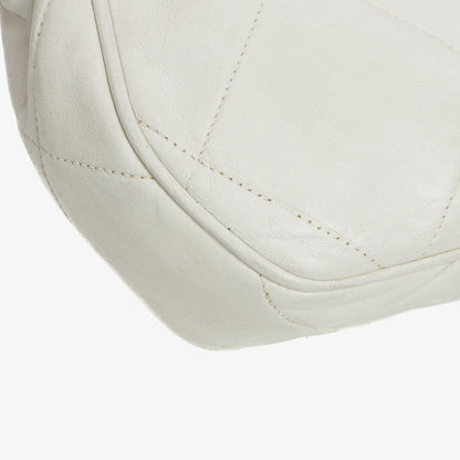 Chanel CC Schultertasche mit Doppelkette in Weiß