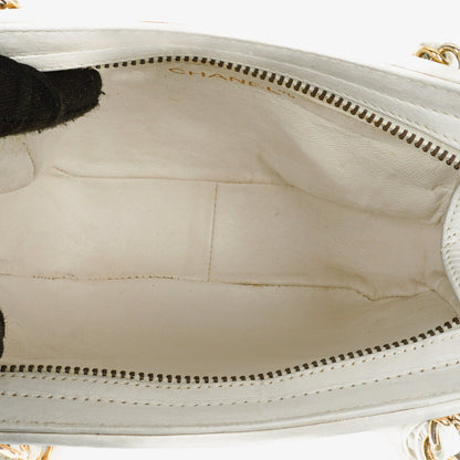 Chanel CC Schultertasche mit Doppelkette in Weiß
