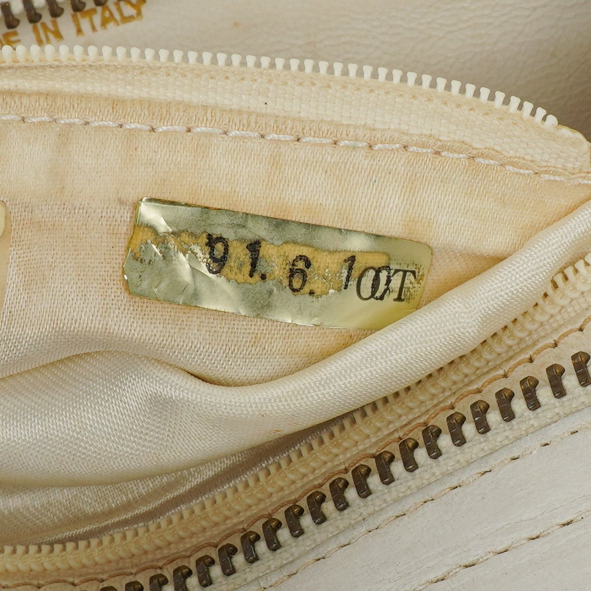 Chanel CC Schultertasche mit Doppelkette in Weiß