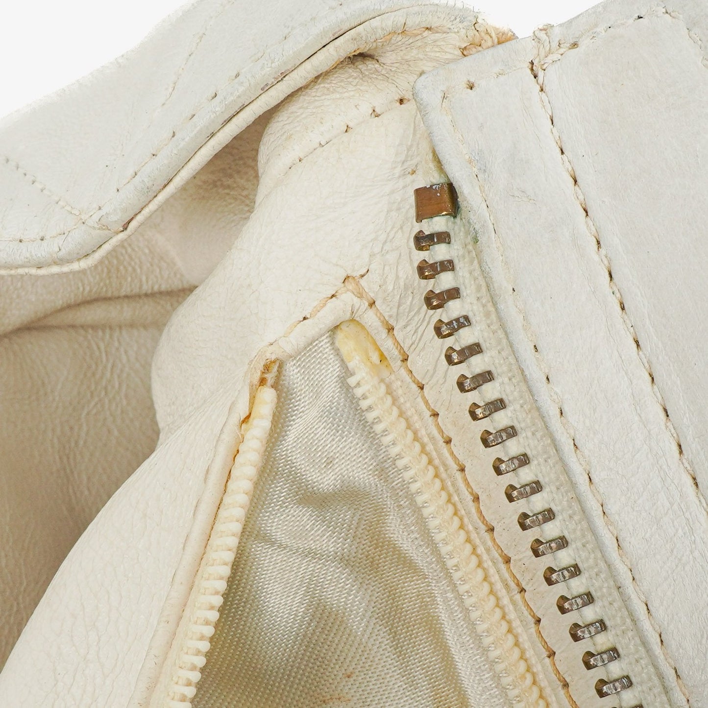 Chanel CC Schultertasche mit Doppelkette in Weiß