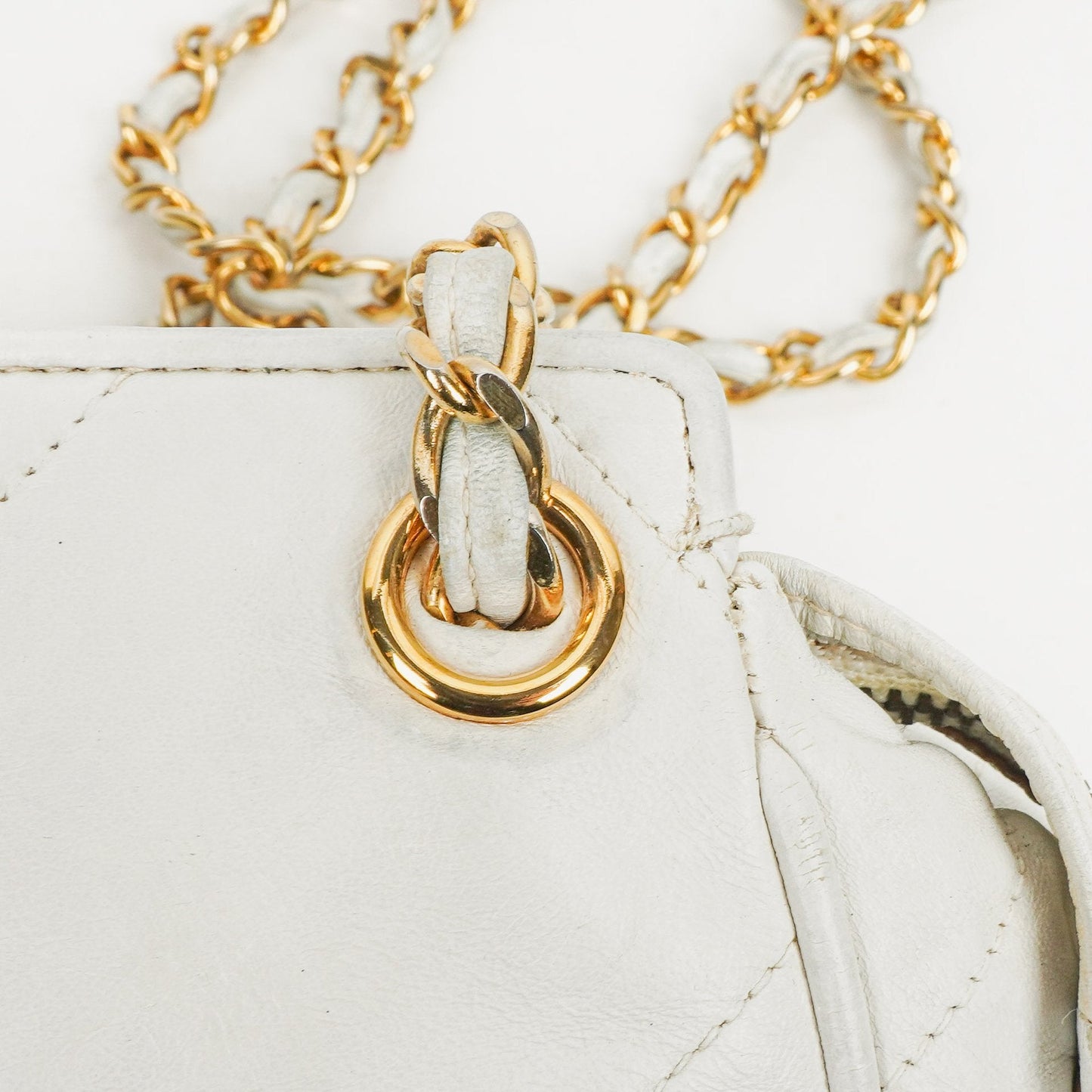 Chanel CC Schultertasche mit Doppelkette in Weiß