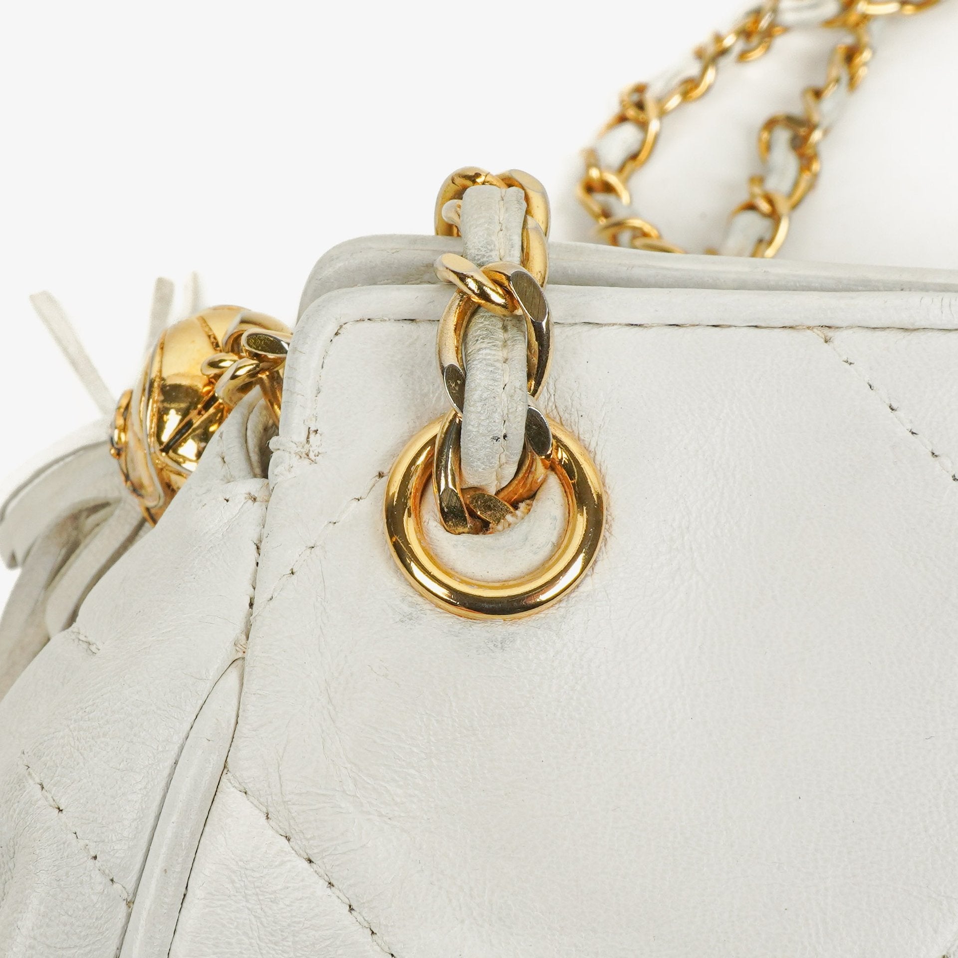 Chanel CC Schultertasche mit Doppelkette in Weiß
