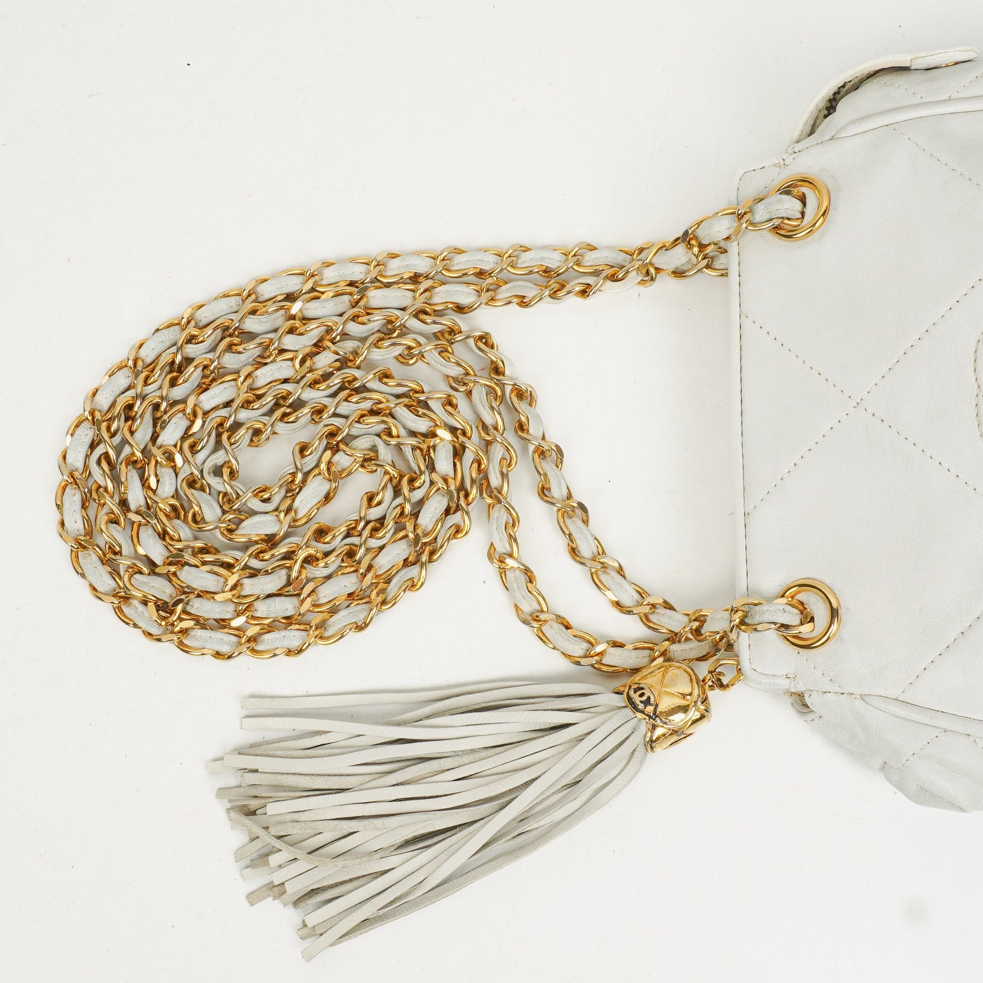 Chanel CC Schultertasche mit Doppelkette in Weiß