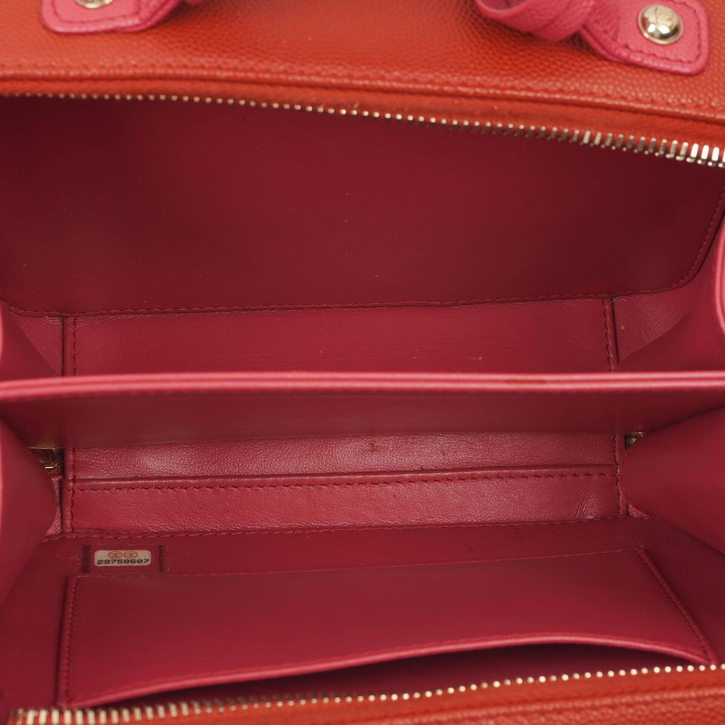 Chanel CC Filigree Small Vanity Case aus rot-rosa gestepptem Caviar-Leder mit champagnergoldfarbener Hardware