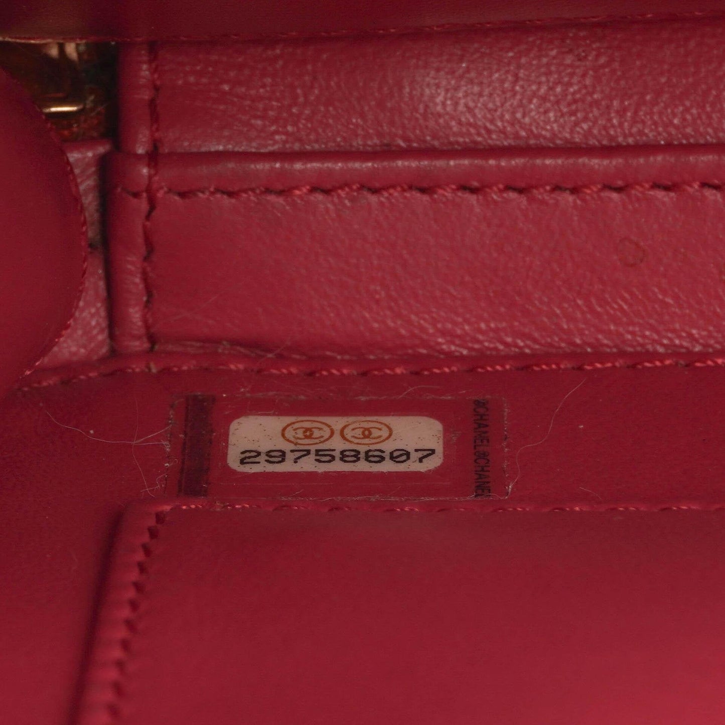Chanel CC Filigree Small Vanity Case aus rot-rosa gestepptem Caviar-Leder mit champagnergoldfarbener Hardware