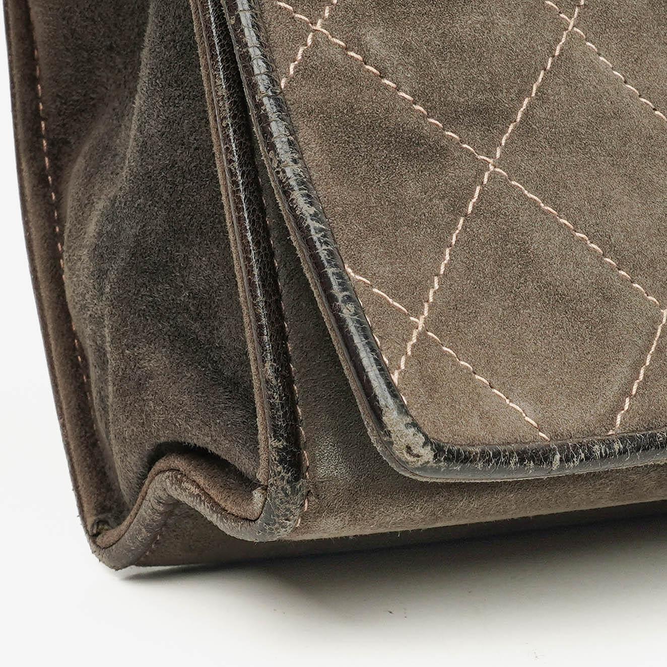 Chanel CC Logo Full Flap Schultertasche aus Wildleder