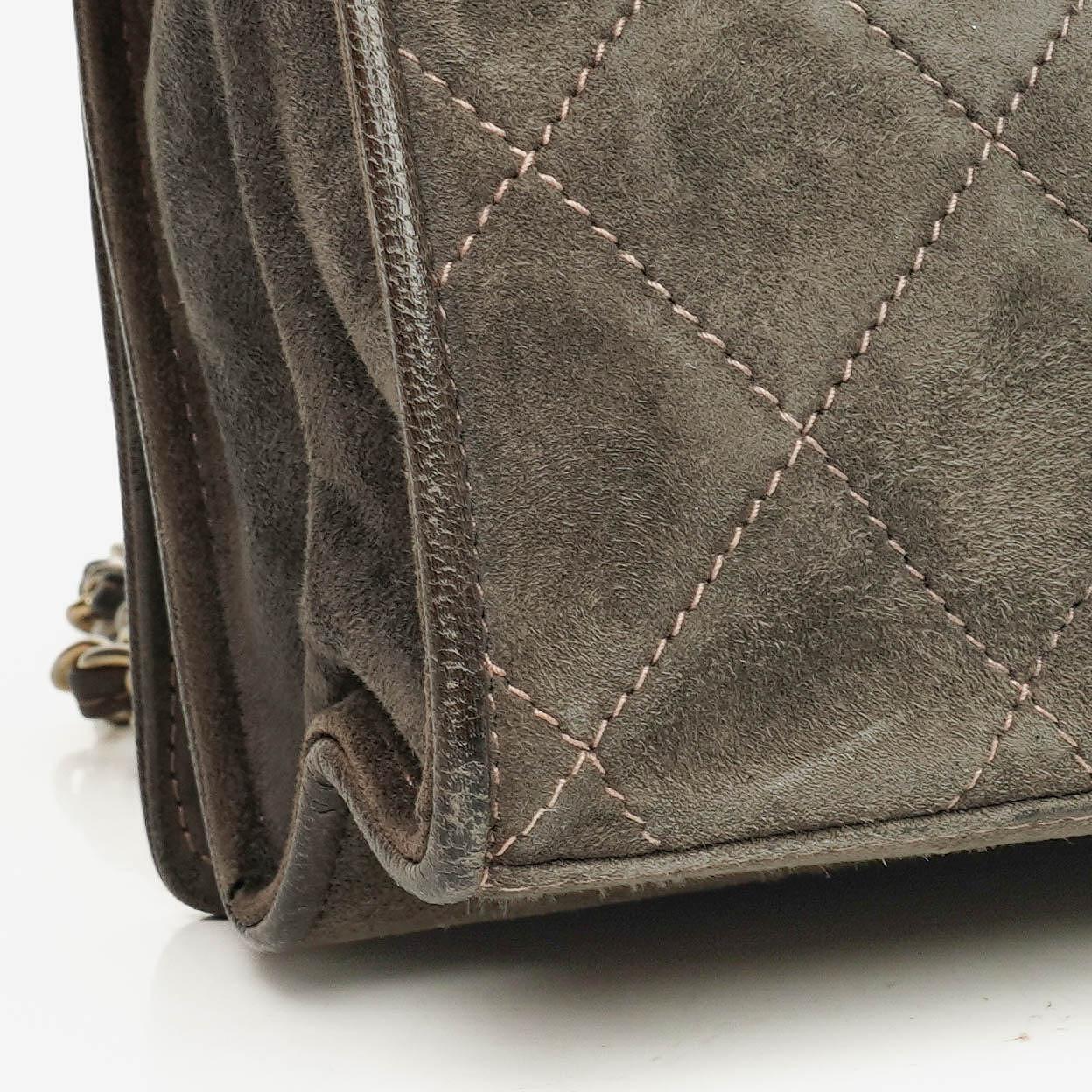 Chanel CC Logo Full Flap Schultertasche aus Wildleder