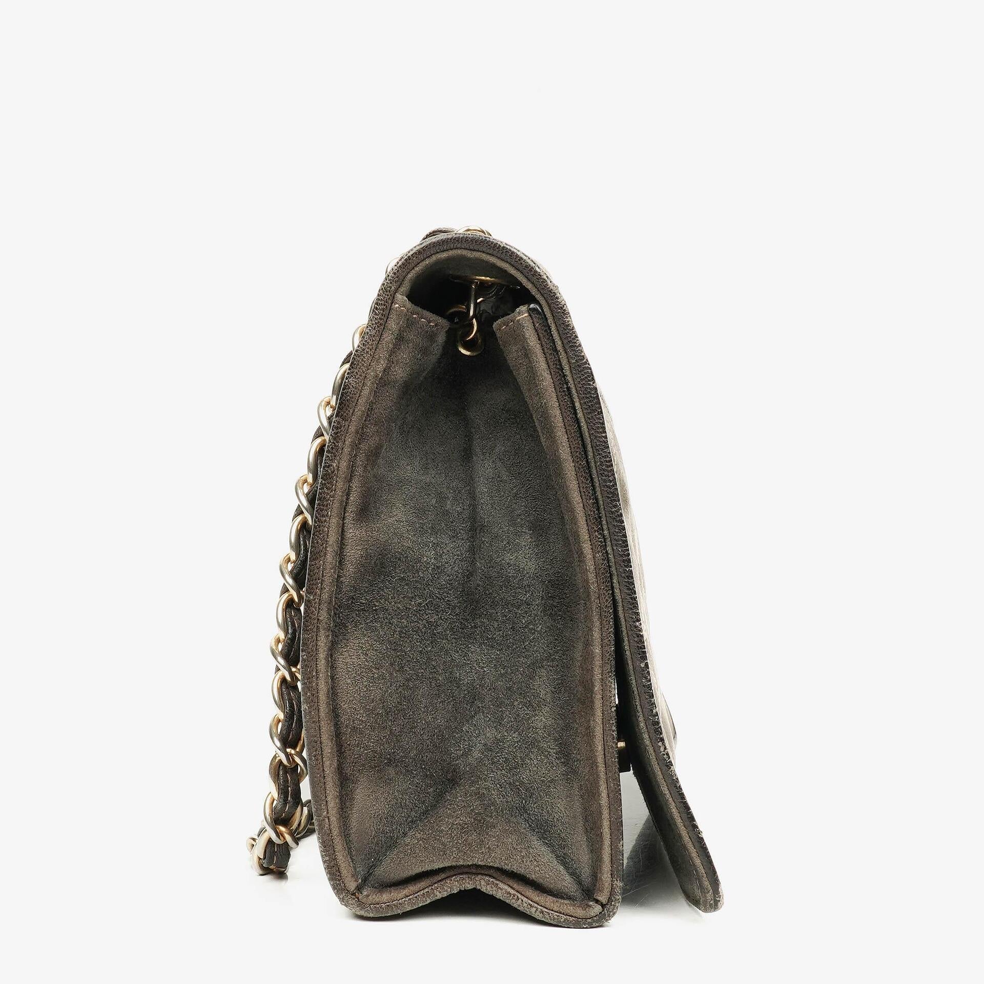 Chanel CC Logo Full Flap Schultertasche aus Wildleder