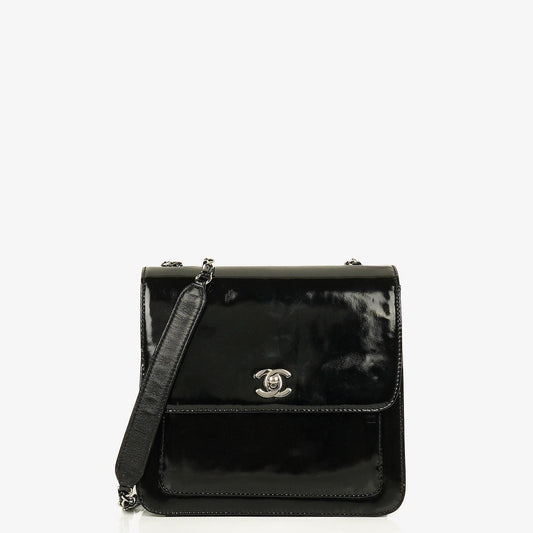Chanel CC Square Flap Bag aus schwarzem Lackleder