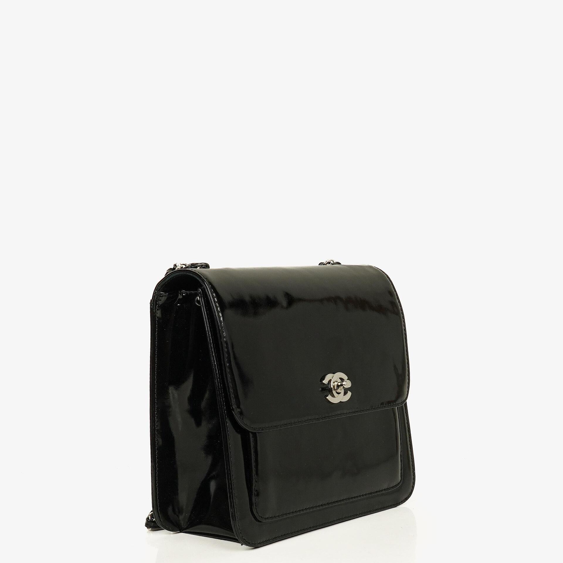 Chanel CC Square Flap Bag aus schwarzem Lackleder