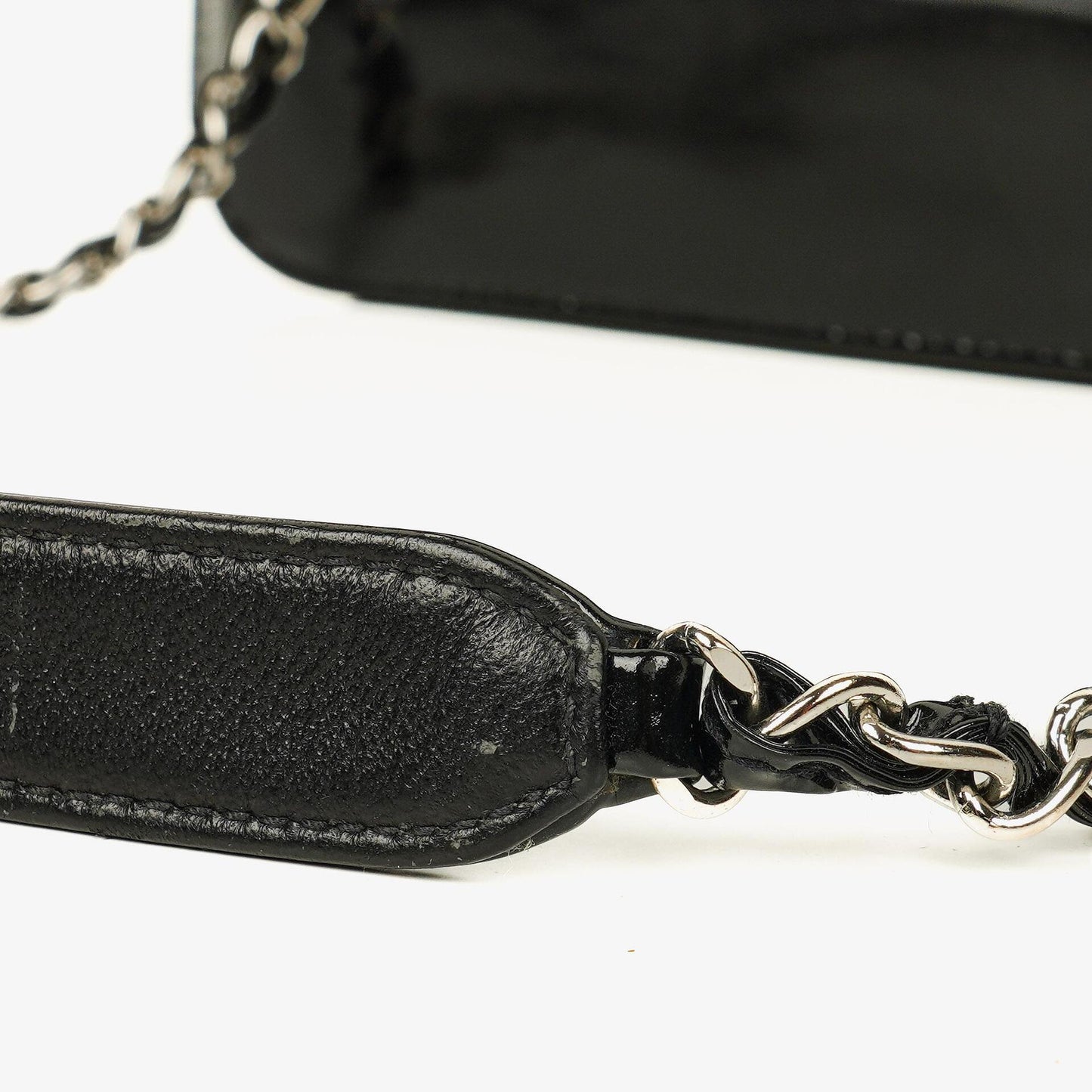 Chanel CC Square Flap Bag aus schwarzem Lackleder