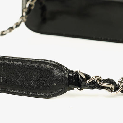Chanel CC Square Flap Bag aus schwarzem Lackleder