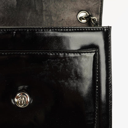 Chanel CC Square Flap Bag aus schwarzem Lackleder