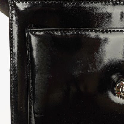 Chanel CC Square Flap Bag aus schwarzem Lackleder
