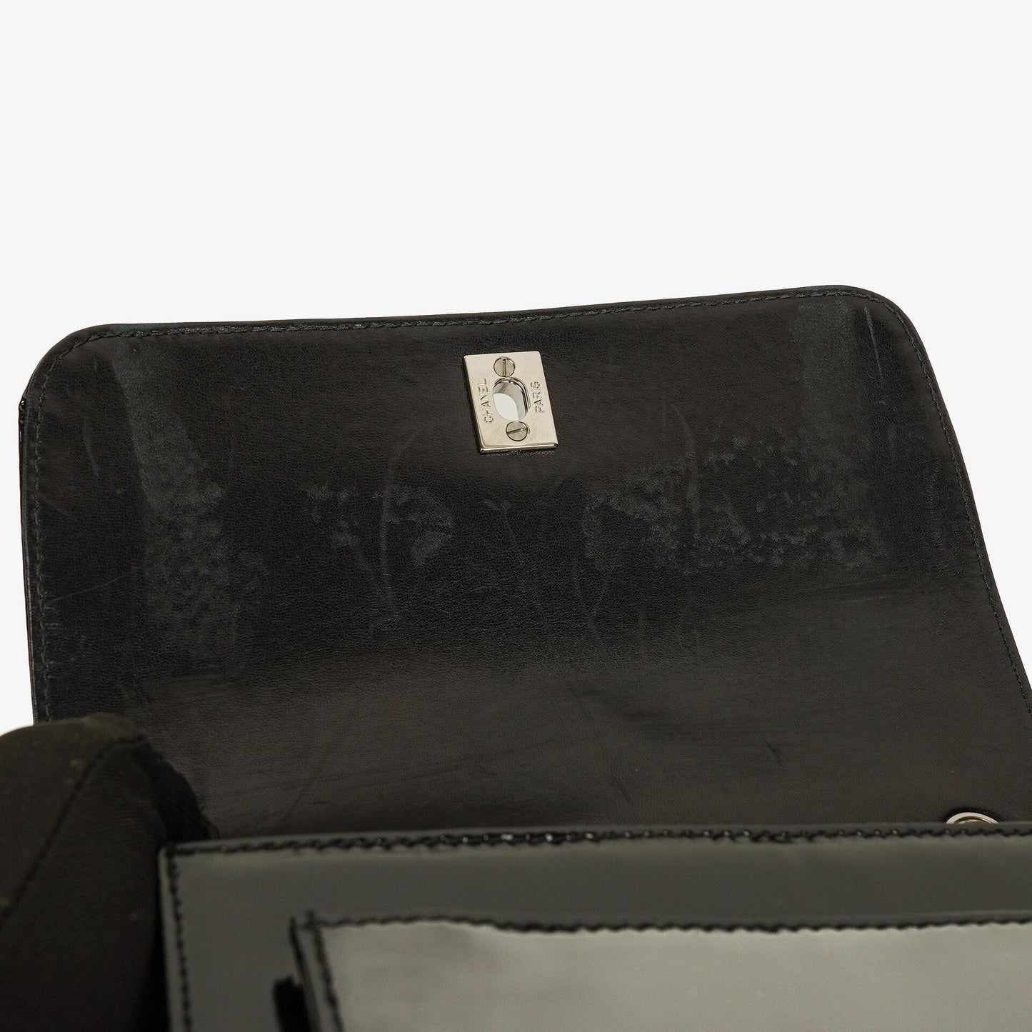 Chanel CC Square Flap Bag aus schwarzem Lackleder