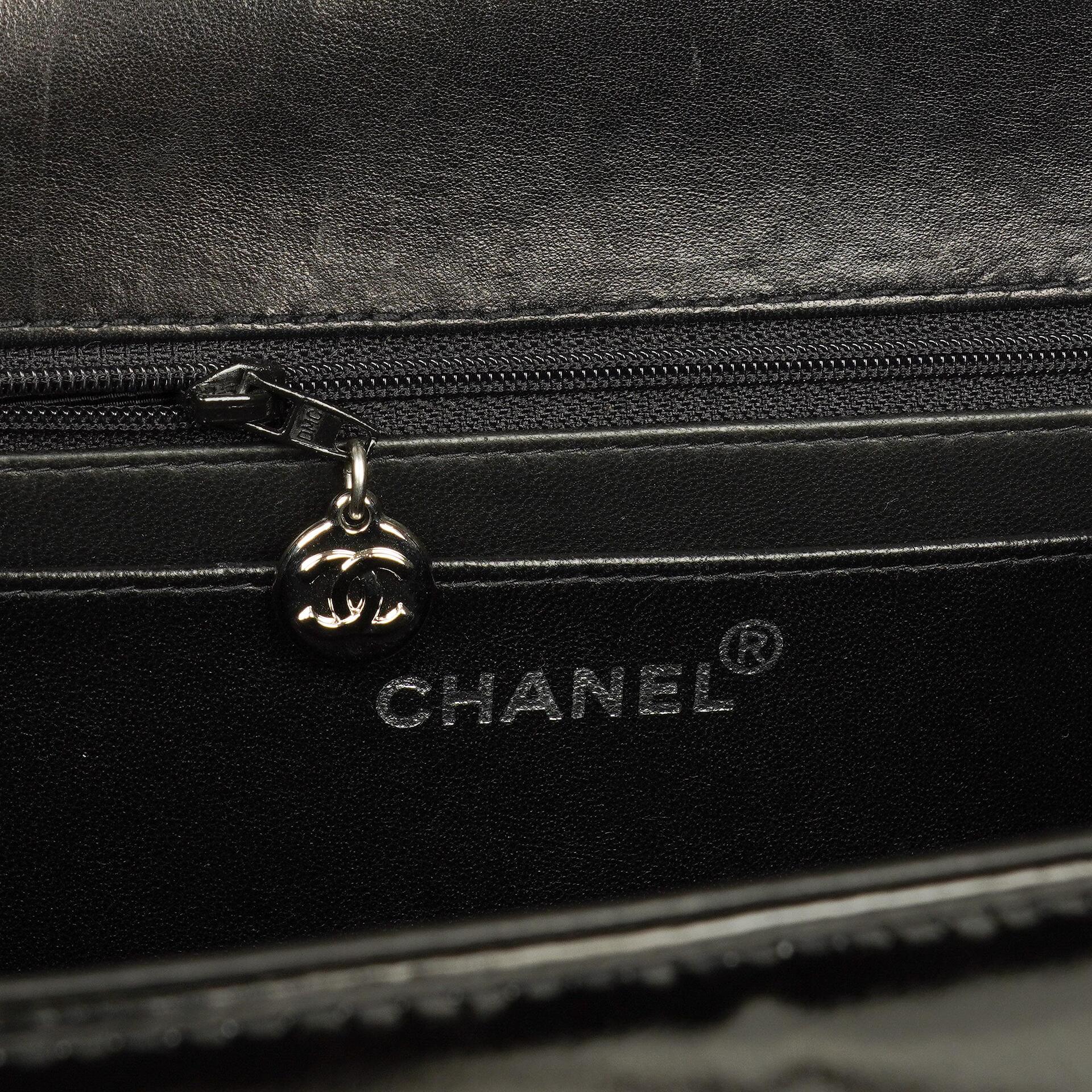 Chanel CC Square Flap Bag aus schwarzem Lackleder