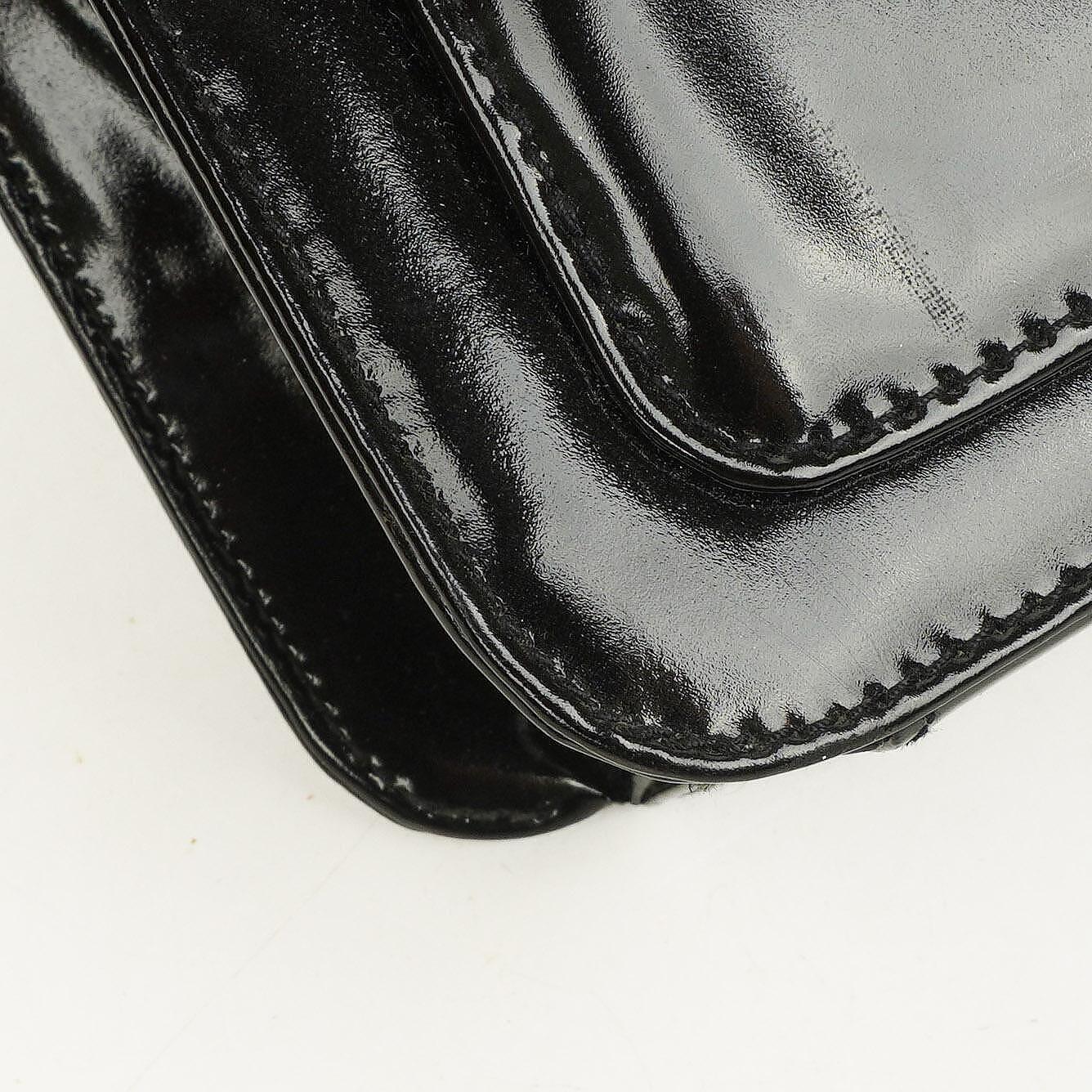 Chanel CC Square Flap Bag aus schwarzem Lackleder