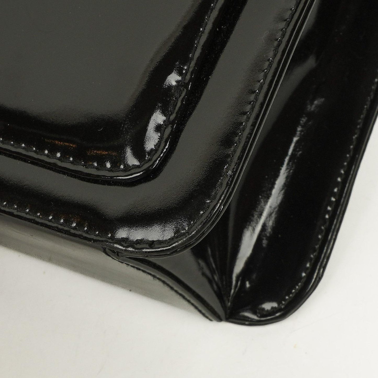 Chanel CC Square Flap Bag aus schwarzem Lackleder