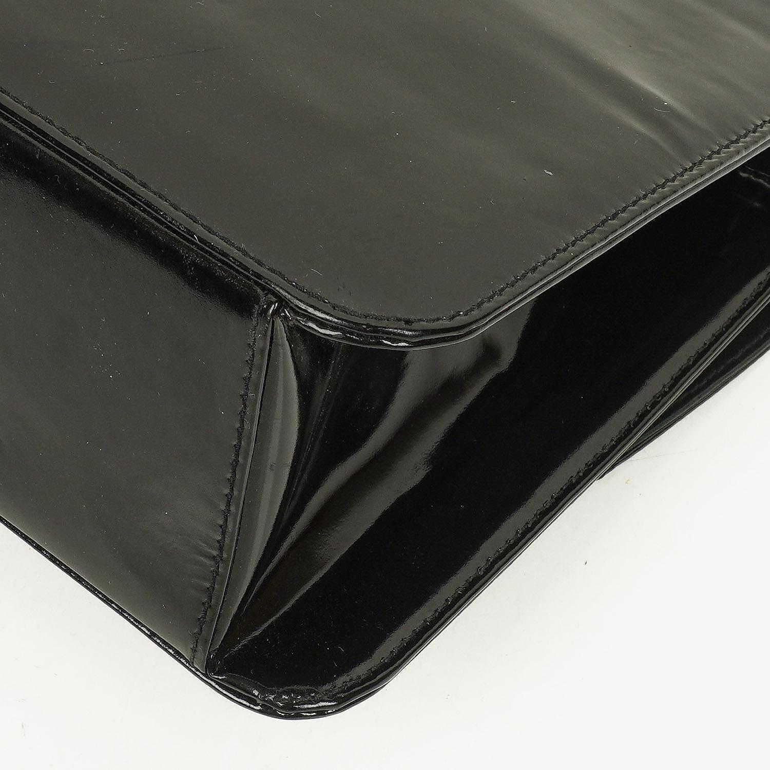 Chanel CC Square Flap Bag aus schwarzem Lackleder