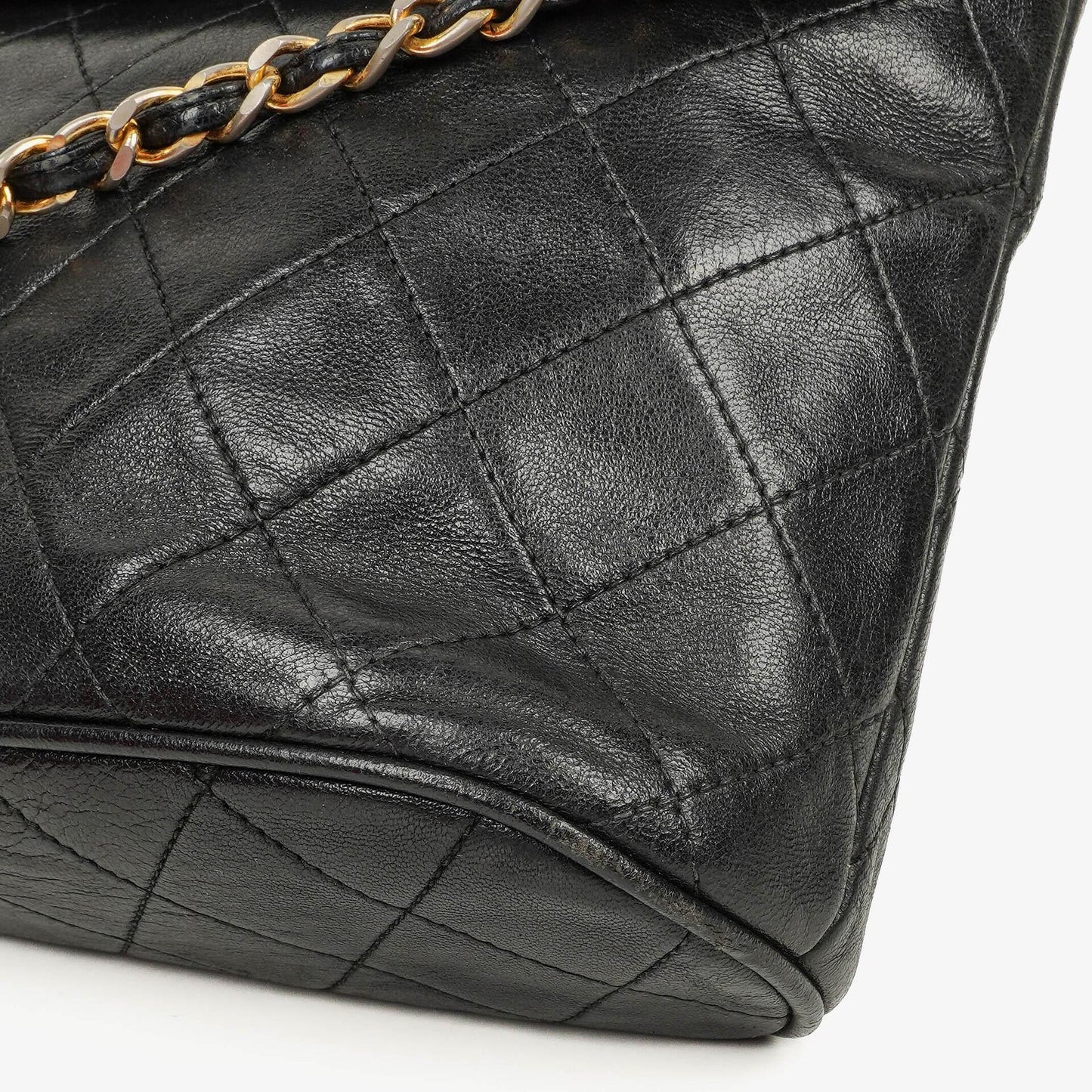 Chanel CC Schultertasche aus gestepptem schwarzem Leder mit Quaste