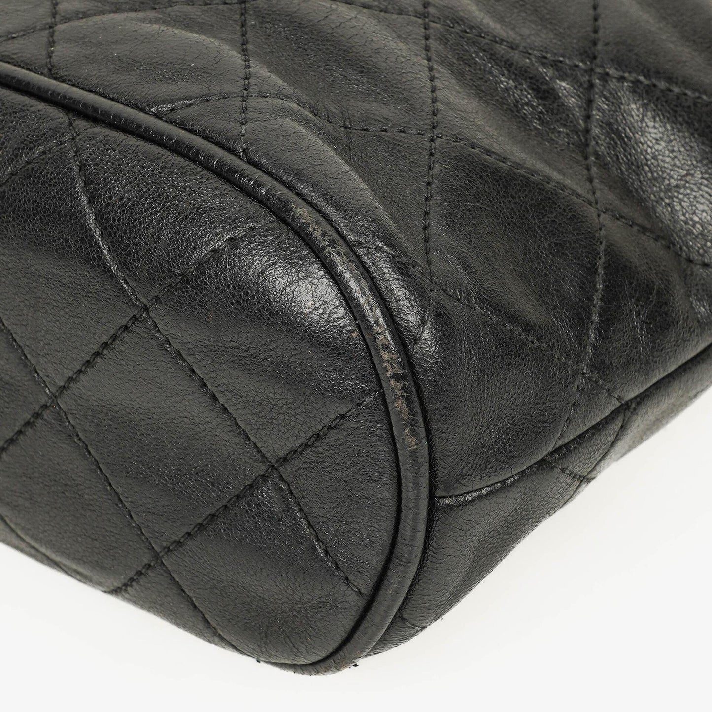 Chanel CC Schultertasche aus gestepptem schwarzem Leder mit Quaste