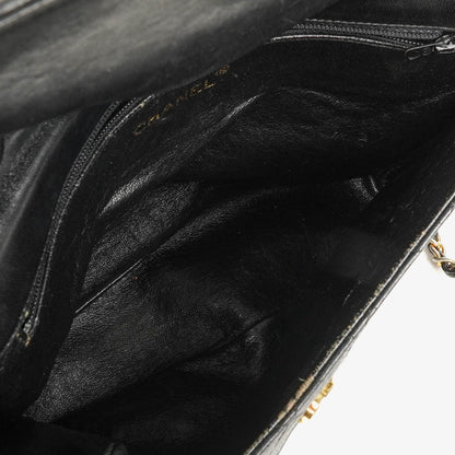 Chanel CC Schultertasche aus gestepptem schwarzem Leder mit Quaste