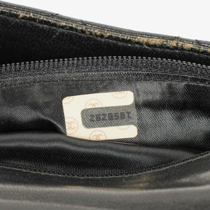 Chanel CC Schultertasche aus gestepptem schwarzem Leder mit Quaste