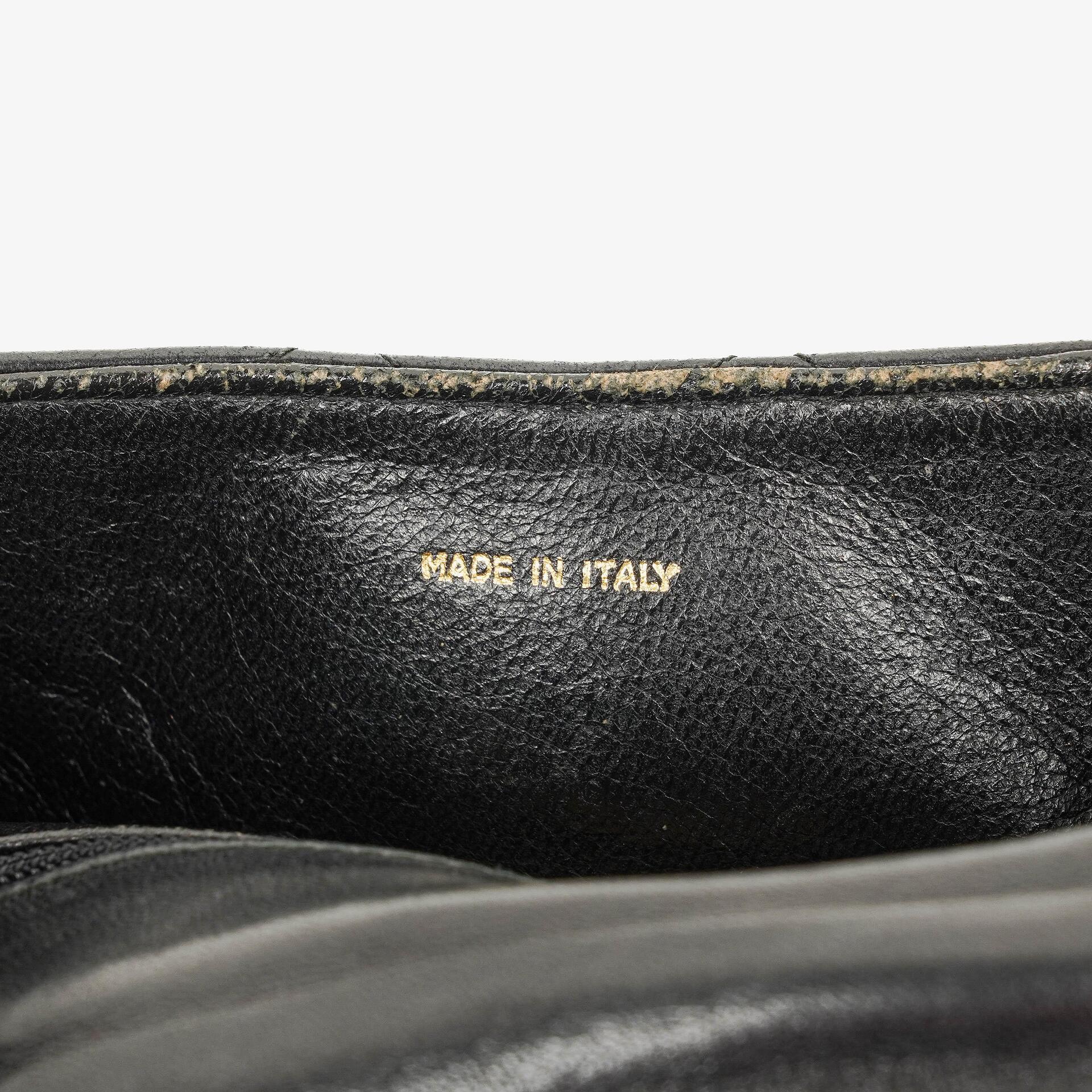 Chanel CC Schultertasche aus gestepptem schwarzem Leder mit Quaste
