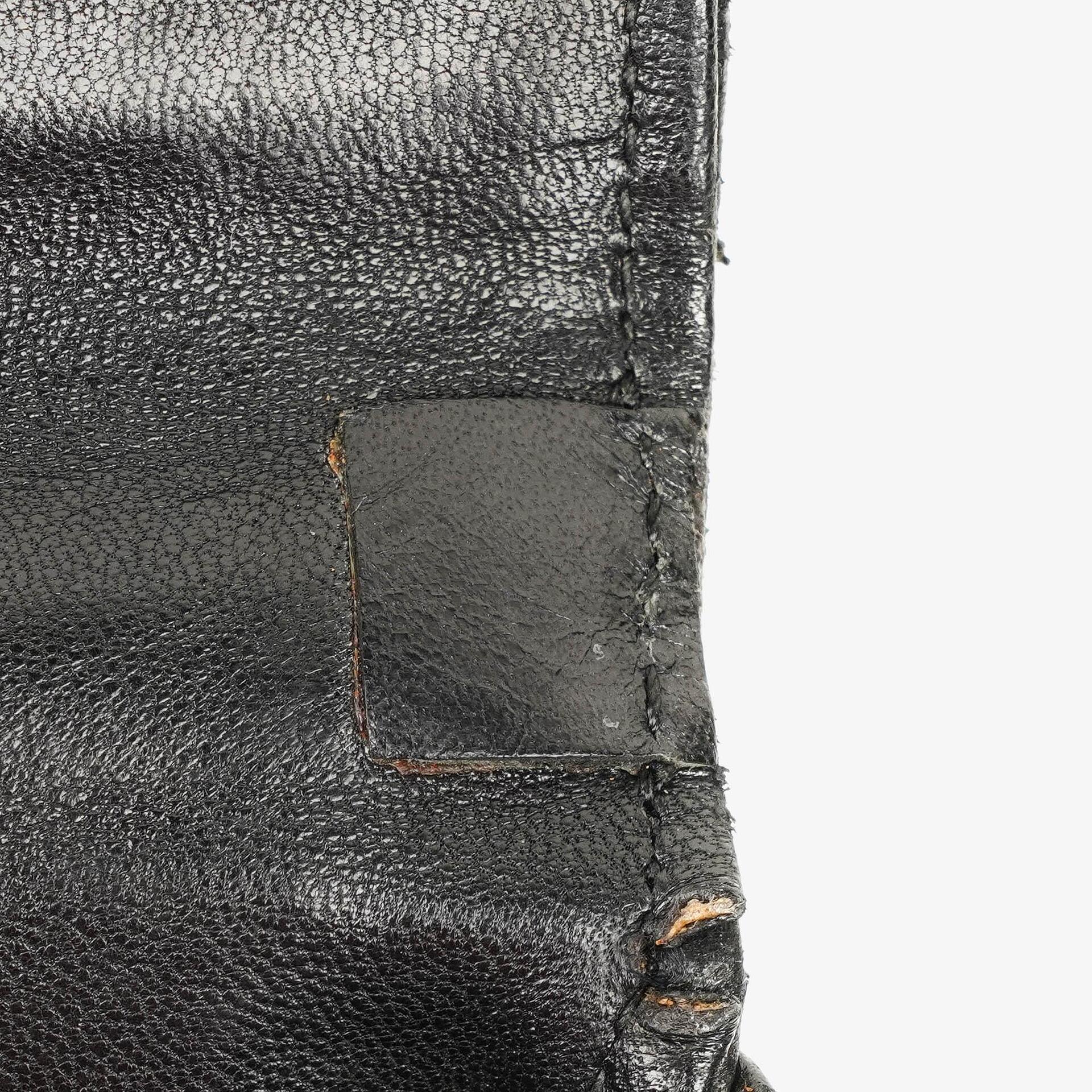 Chanel CC Schultertasche aus gestepptem schwarzem Leder mit Quaste