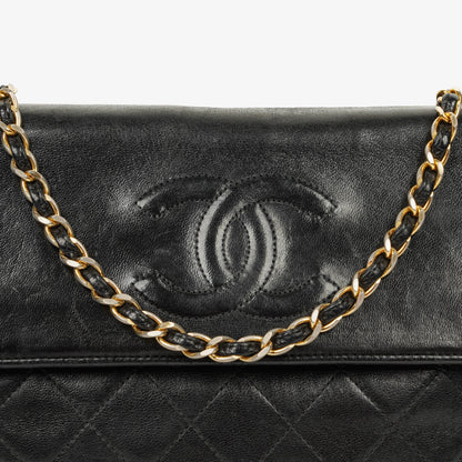 Chanel CC Schultertasche aus gestepptem schwarzem Leder mit Quaste