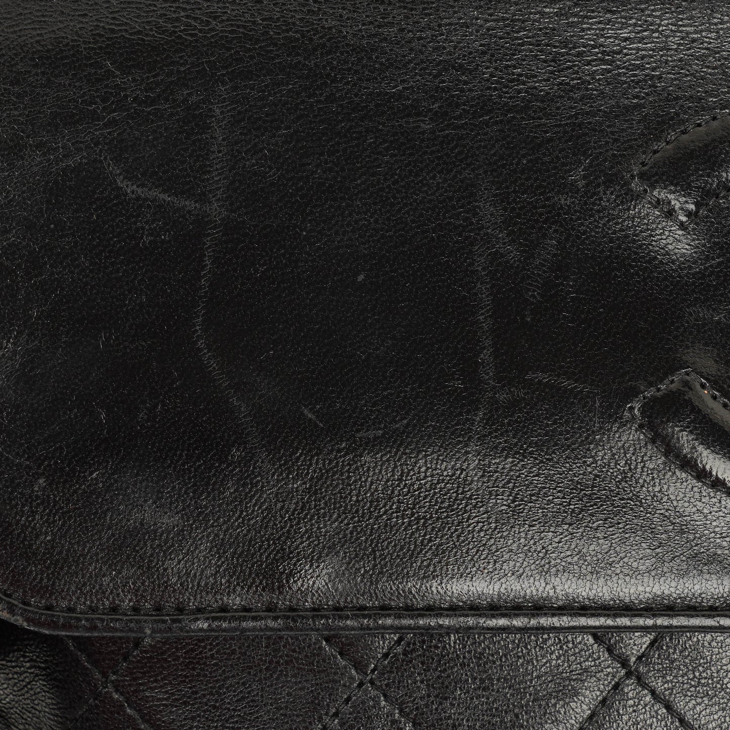 Chanel CC Schultertasche aus gestepptem schwarzem Leder mit Quaste