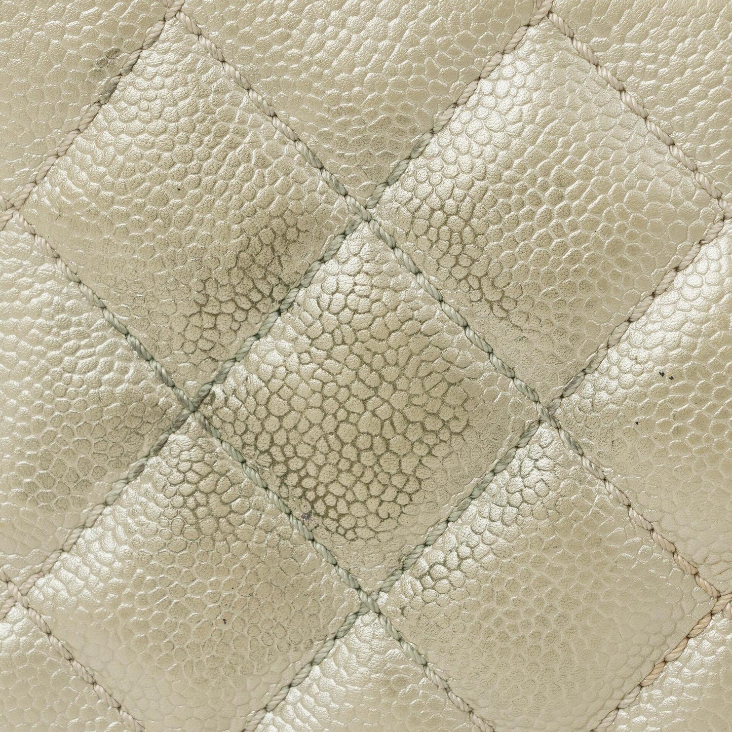 Chanel CC Timeless Schultertasche aus metallischem gestepptem Kaviarleder
