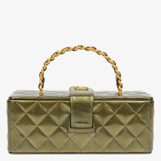 Chanel CC Vanity Case aus olivgrünem schillerndem gestepptem Lackleder