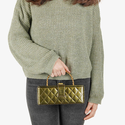 Chanel CC Vanity Case aus olivgrünem schillerndem gestepptem Lackleder