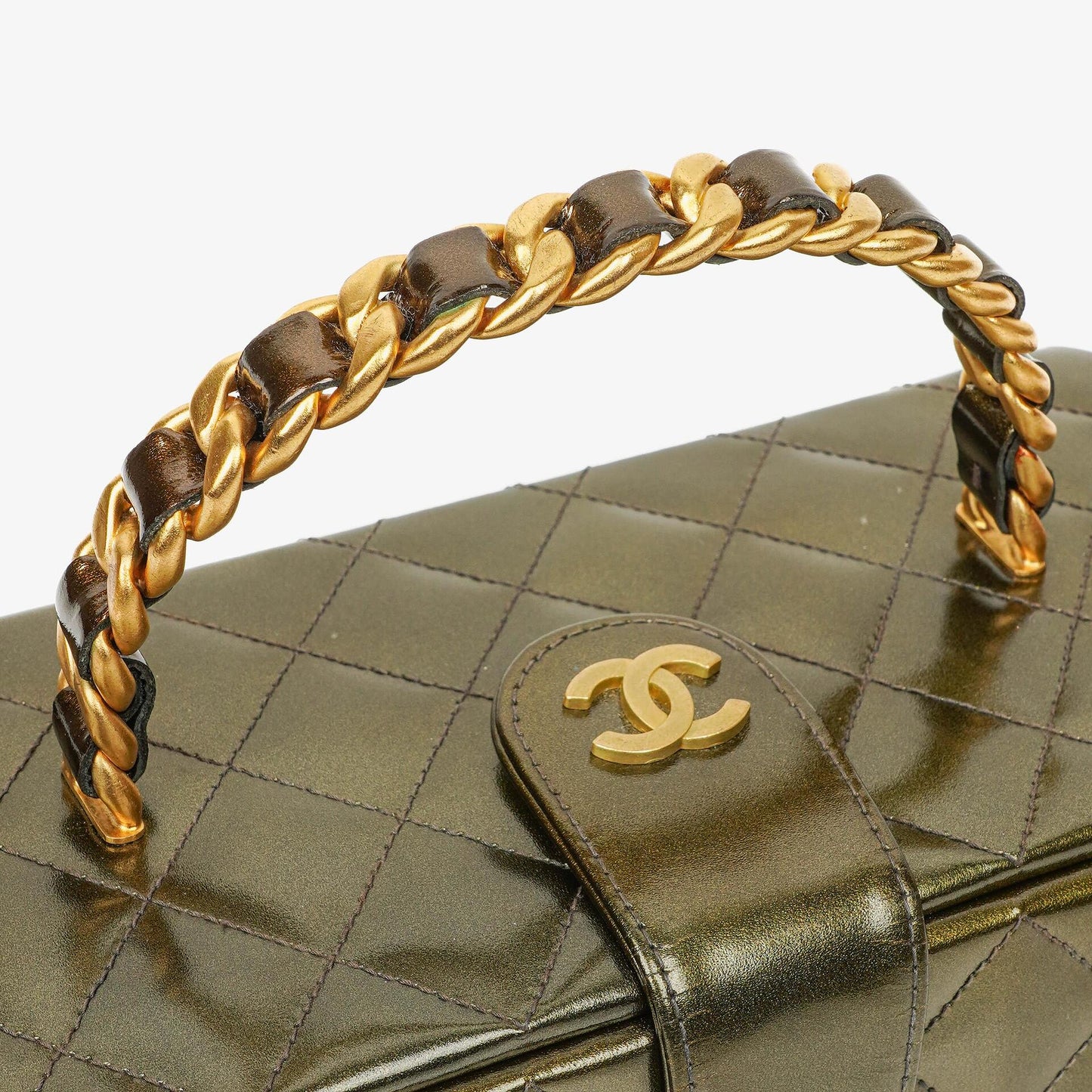 Chanel CC Vanity Case aus olivgrünem schillerndem gestepptem Lackleder