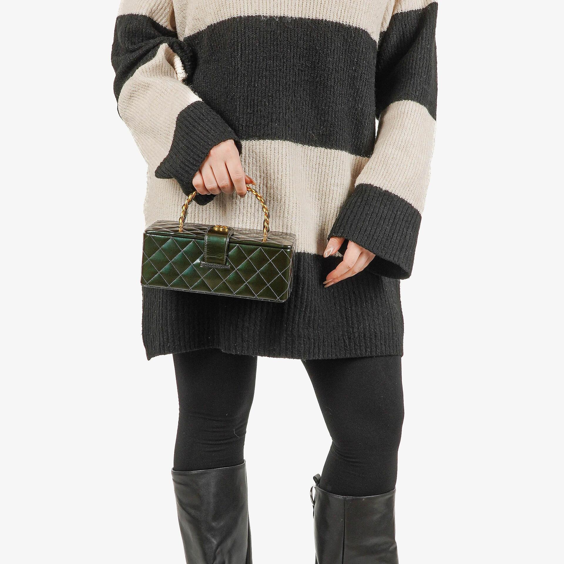 Chanel CC Vanity Case aus gestepptem Lackleder