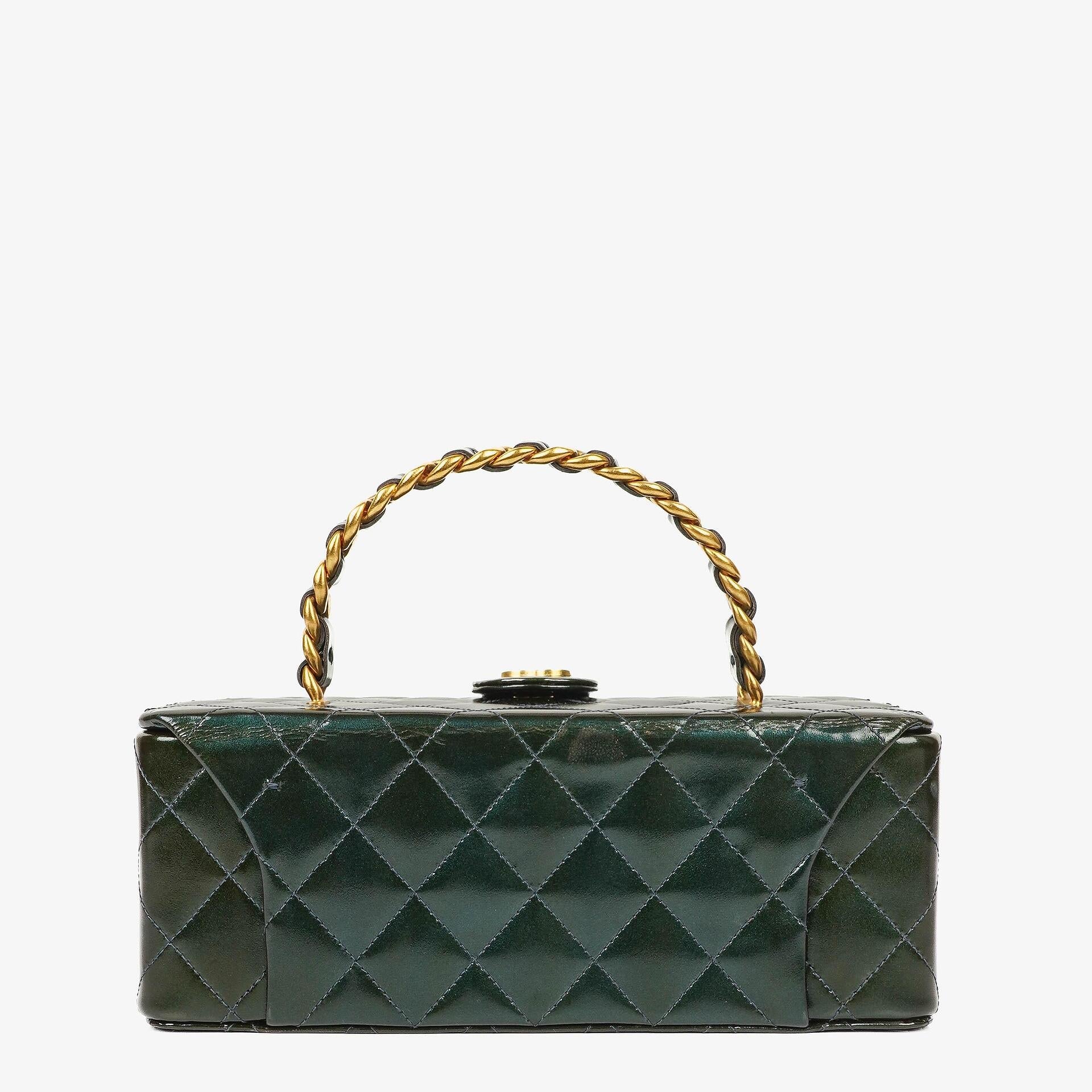 Chanel CC Vanity Case aus gestepptem Lackleder