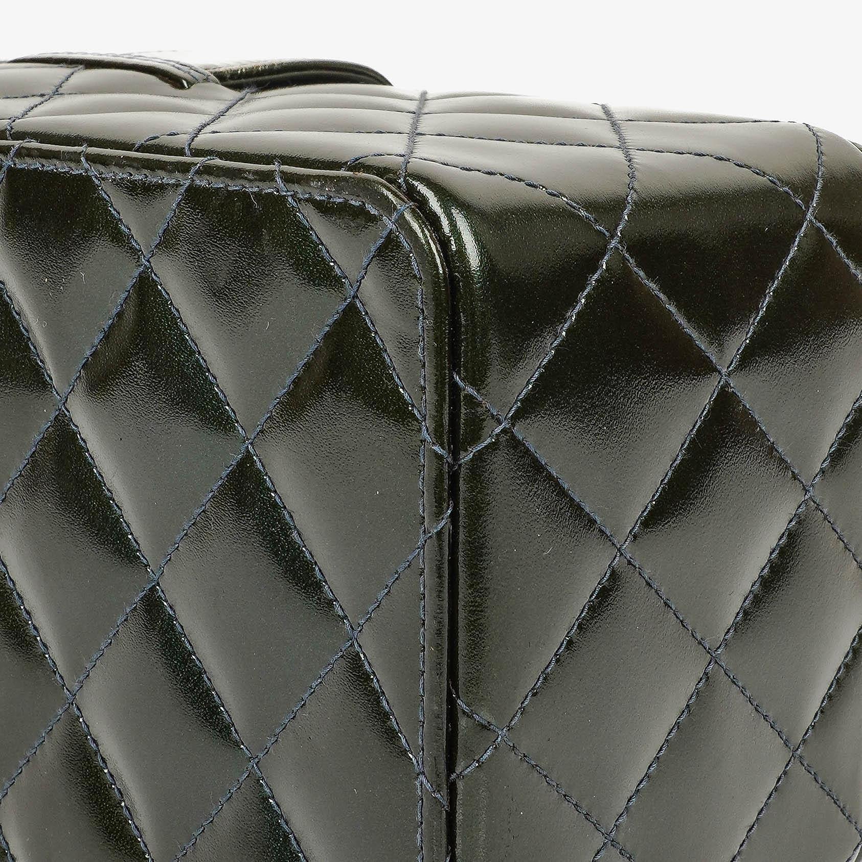Chanel CC Vanity Case aus gestepptem Lackleder
