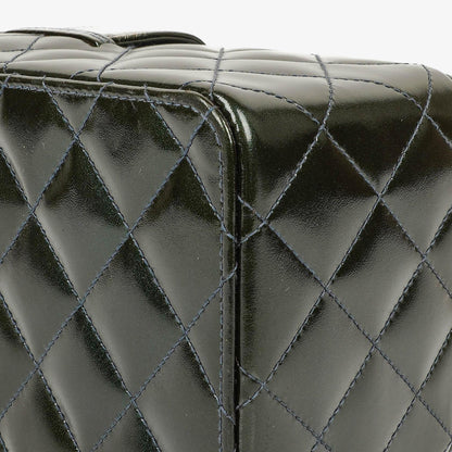 Chanel CC Vanity Case aus gestepptem Lackleder