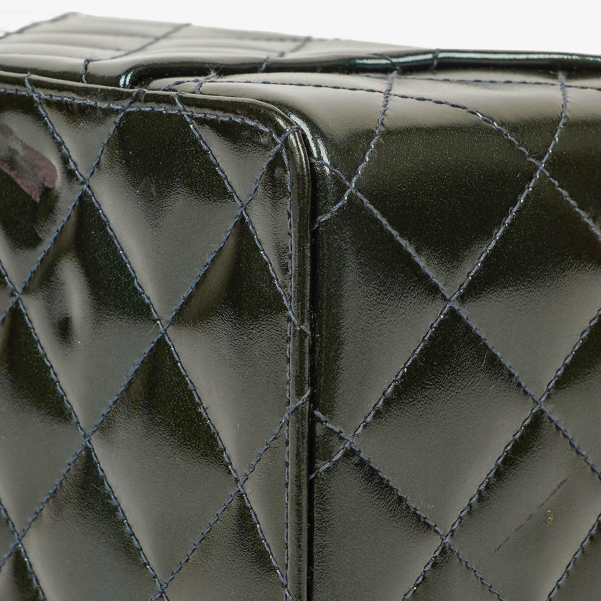 Chanel CC Vanity Case aus gestepptem Lackleder