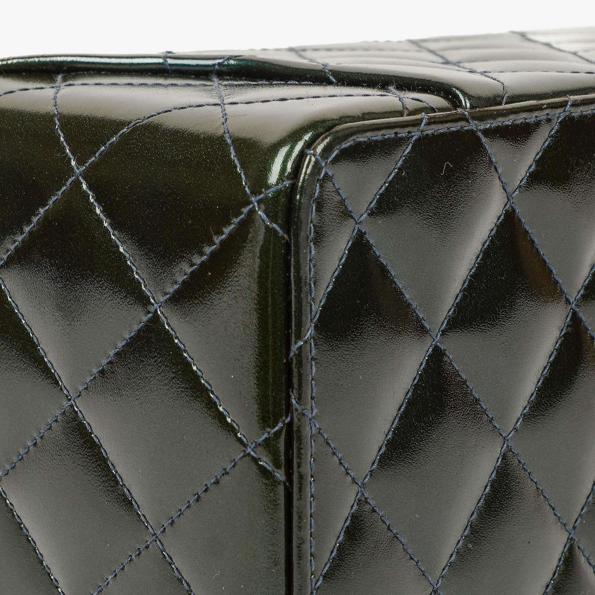 Chanel CC Vanity Case aus gestepptem Lackleder
