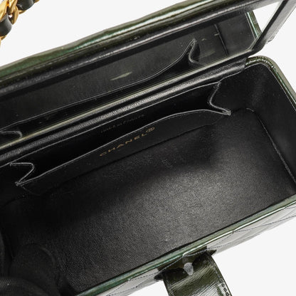 Chanel CC Vanity Case aus gestepptem Lackleder