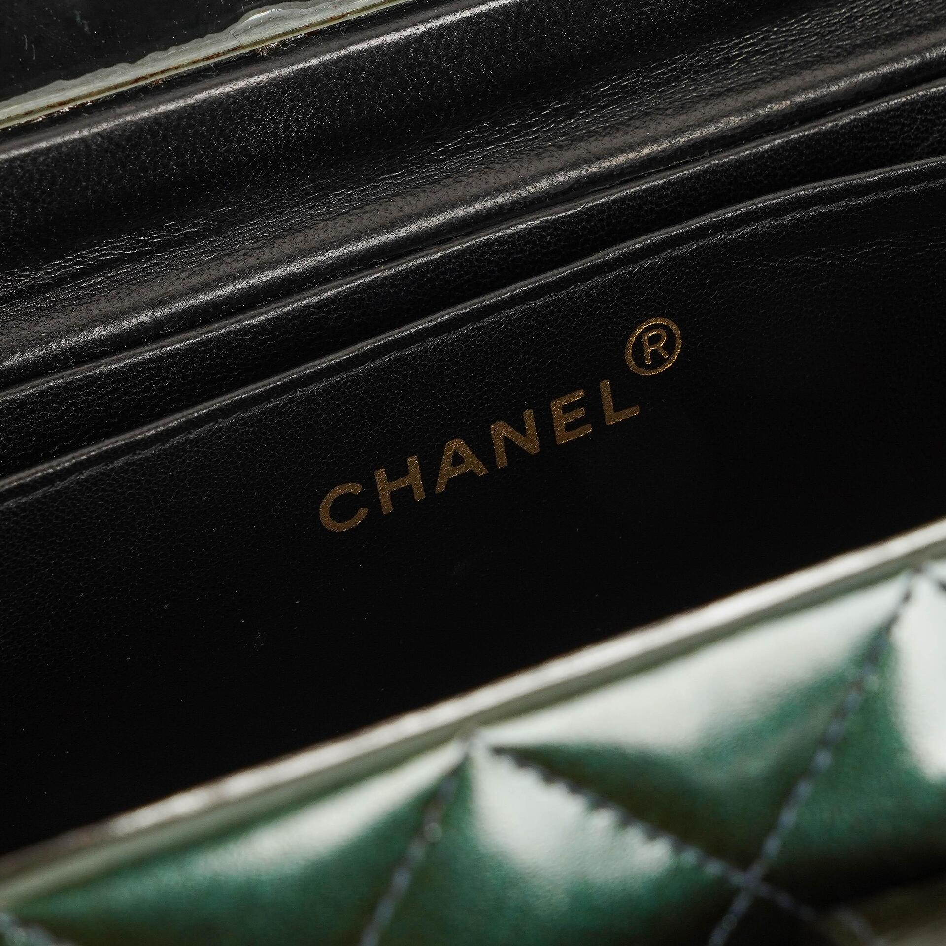 Chanel CC Vanity Case aus gestepptem Lackleder